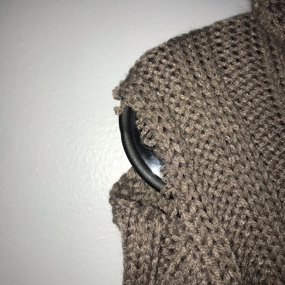 🧷 Brown Sweater - Picture 2 of 4